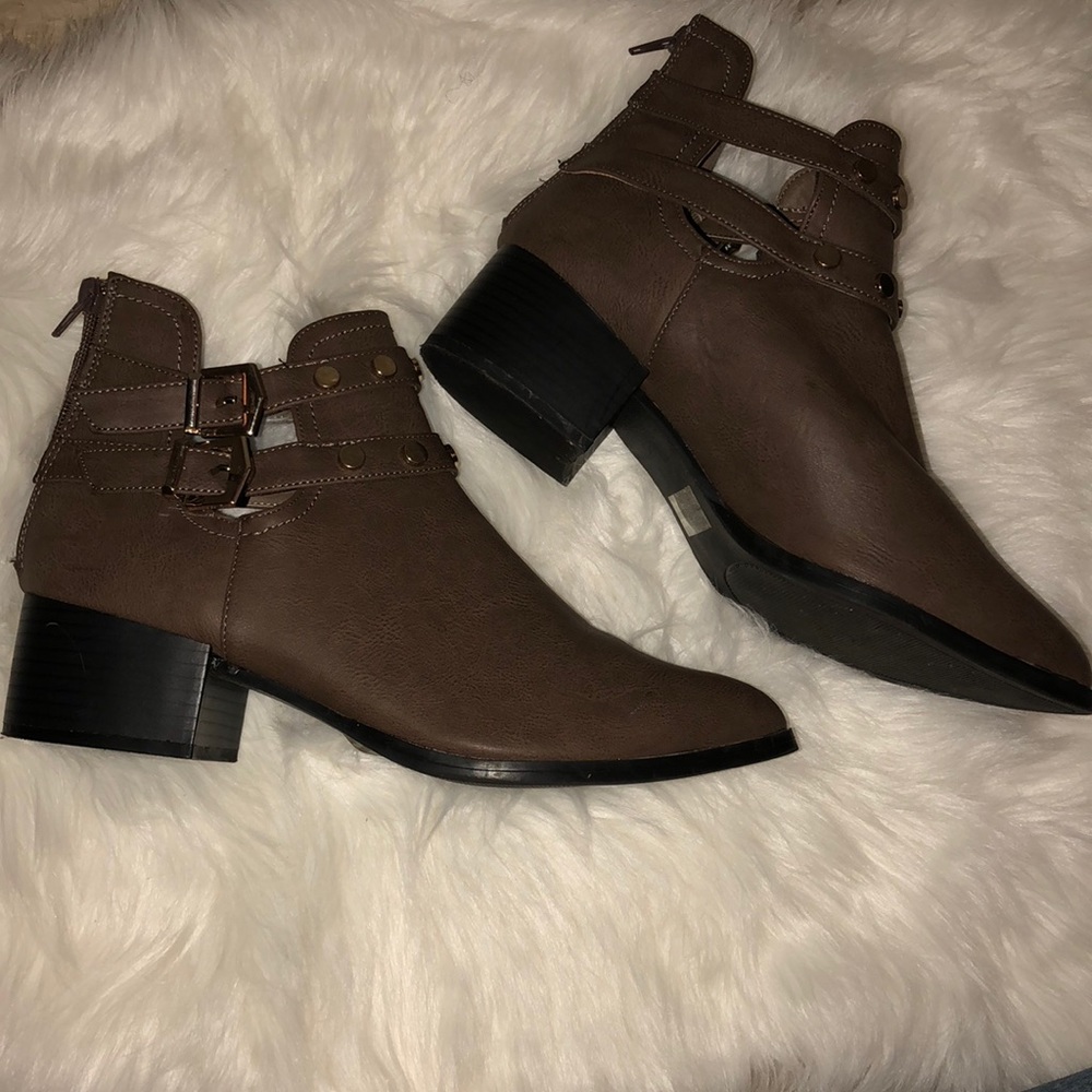 Women’s boots size 10 new without box